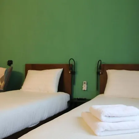 Budget + Private Parking * Como