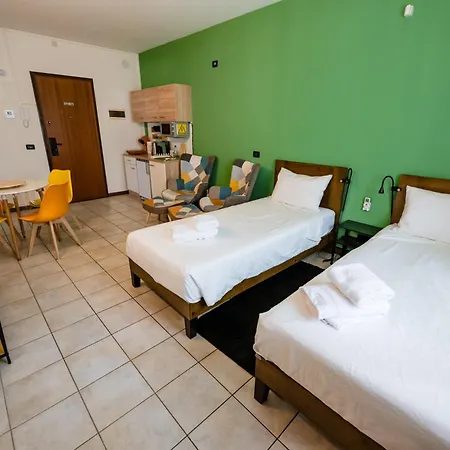 Budget + Private Parking Como