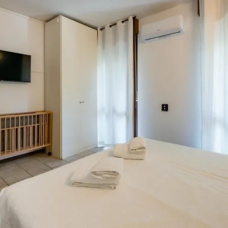 Διαμέρισμα Budget + Private Parking *